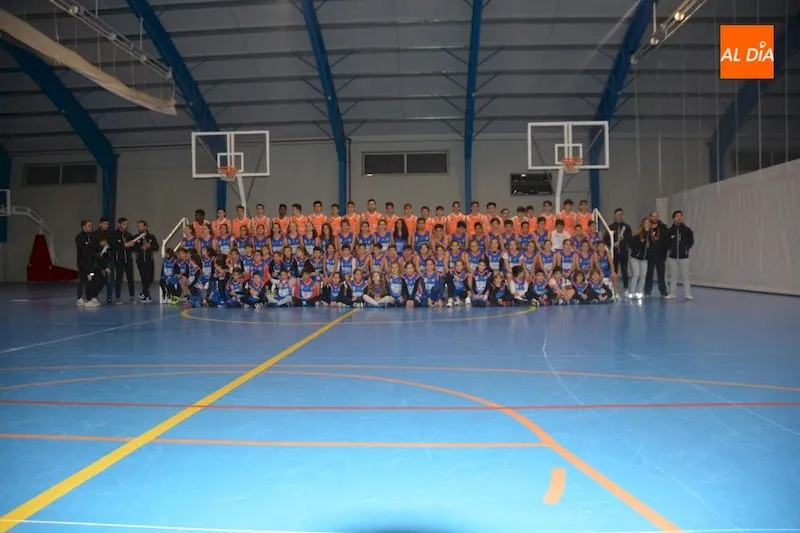 Foto 5 - El Club de Baloncesto Cabrerizos presenta a su &lsquo;gran familia&rsquo;