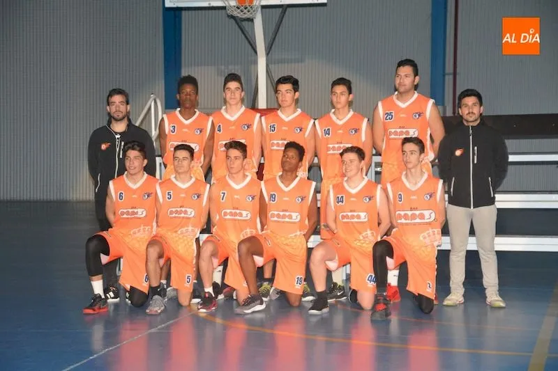 Foto 4 - El Club de Baloncesto Cabrerizos presenta a su &lsquo;gran familia&rsquo;