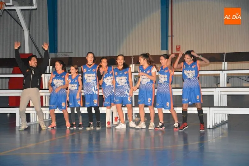 Foto 3 - El Club de Baloncesto Cabrerizos presenta a su &lsquo;gran familia&rsquo;