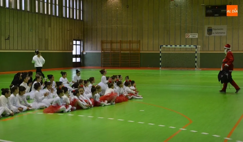 Foto 10 - La Escuela de gimnasia r&iacute;tmica de la AMPA de San Francisco ofrece su primera exhibici&oacute;n  