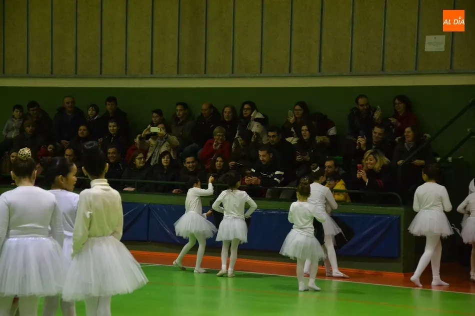Foto 4 - La Escuela de gimnasia r&iacute;tmica de la AMPA de San Francisco ofrece su primera exhibici&oacute;n  