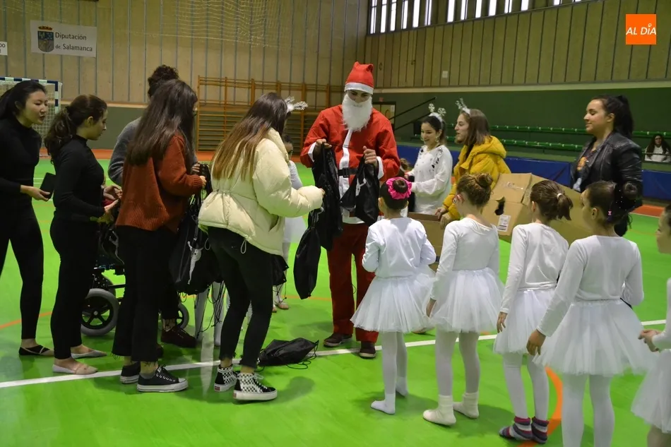 Foto 6 - La Escuela de gimnasia r&iacute;tmica de la AMPA de San Francisco ofrece su primera exhibici&oacute;n  