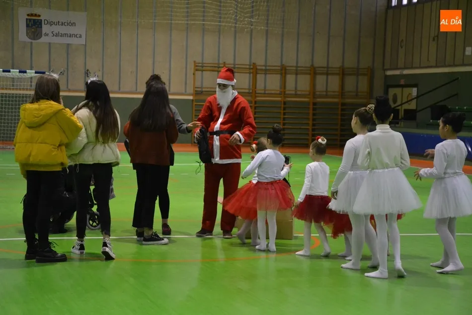 Foto 3 - La Escuela de gimnasia r&iacute;tmica de la AMPA de San Francisco ofrece su primera exhibici&oacute;n  
