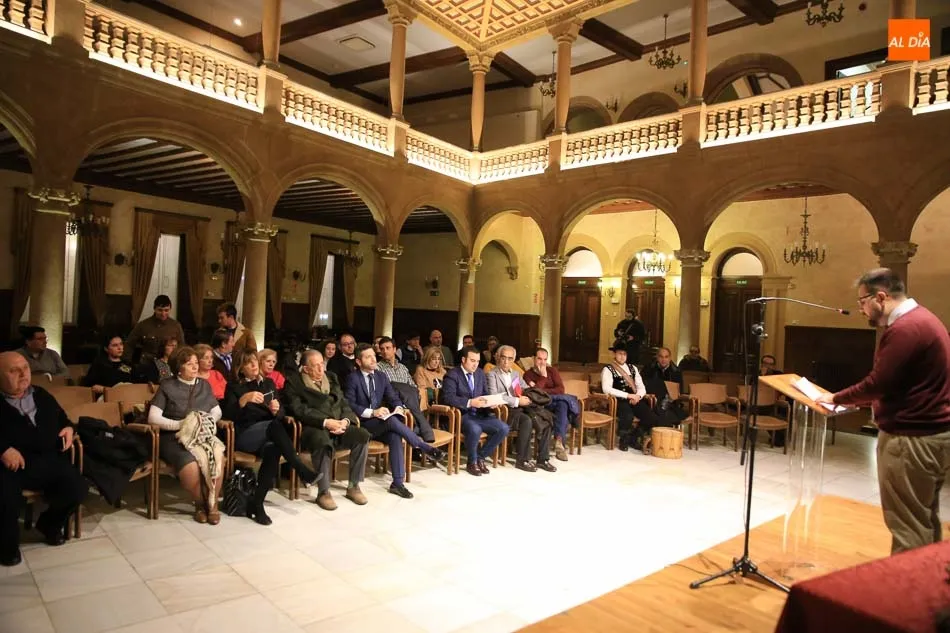 Foto 10 - Julio L&oacute;pez Revuelta pregona la Exaltaci&oacute;n de la Navidad de la Hermandad de Jes&uacute;s Despojado