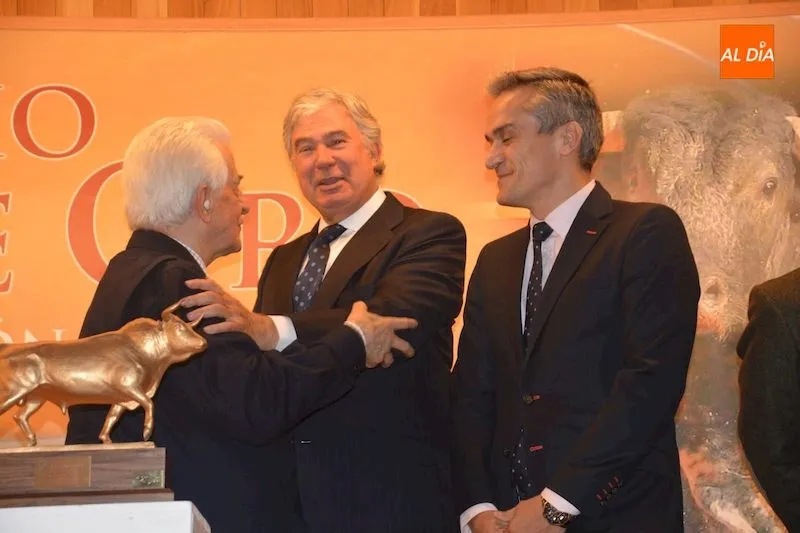 Foto 4 - &lsquo;Liricoso&rsquo;, de la ganader&iacute;a Montalvo, recibe el premio Toro de Oro de la Junta de Castilla y...