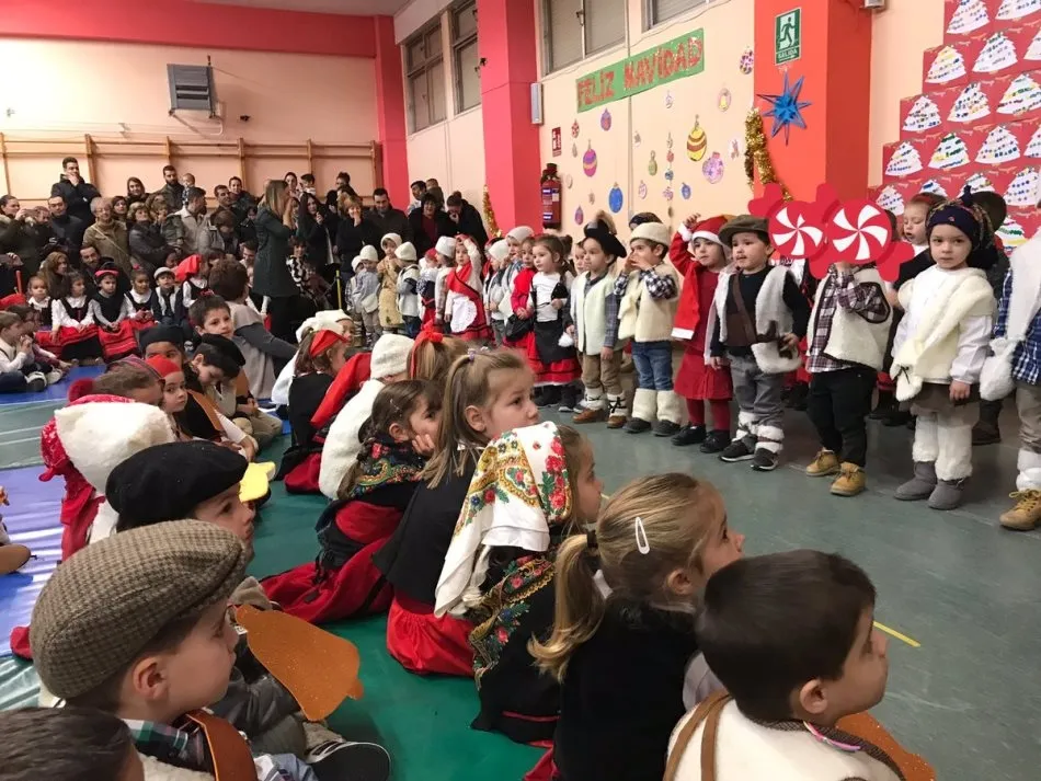 Foto 4 - El Colegio Mir&oacute;briga toma las &lsquo;12 uvas&rsquo; despu&eacute;s de mostrar los alumnos de Infantil todo su...