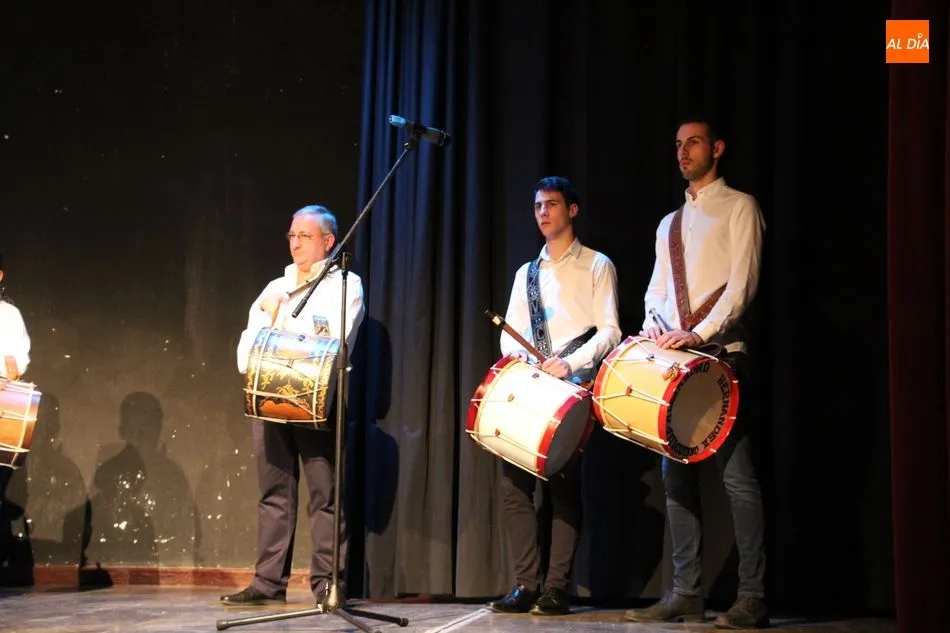 Foto 4 - Acordes y bailes de la Escuela Municipal de M&uacute;sica en recuerdo a Laura Luelmo  