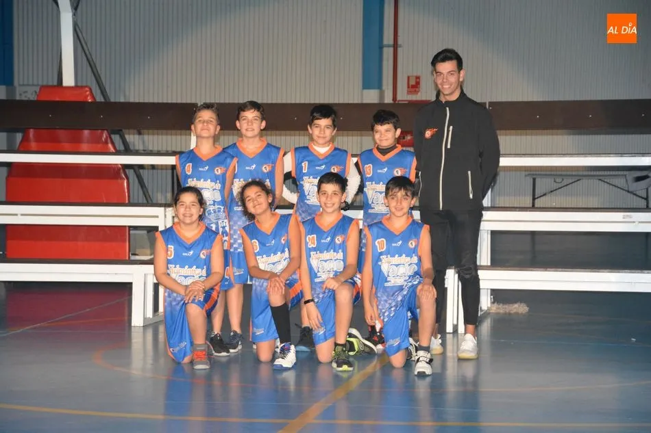 Foto 8 - El Club de Baloncesto Cabrerizos presenta a su &lsquo;gran familia&rsquo;