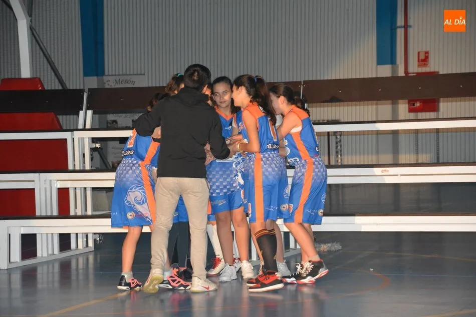 Foto 6 - El Club de Baloncesto Cabrerizos presenta a su &lsquo;gran familia&rsquo;