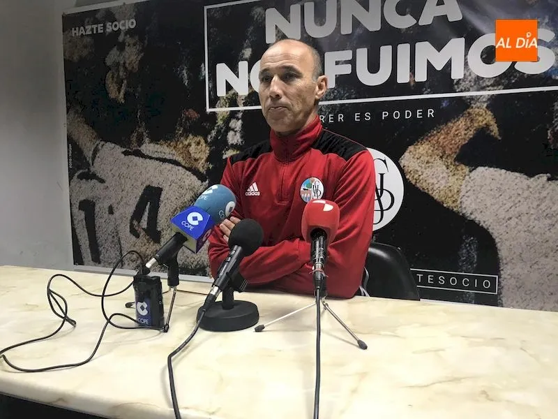 Antonio Calderón durante la rueda de prensa