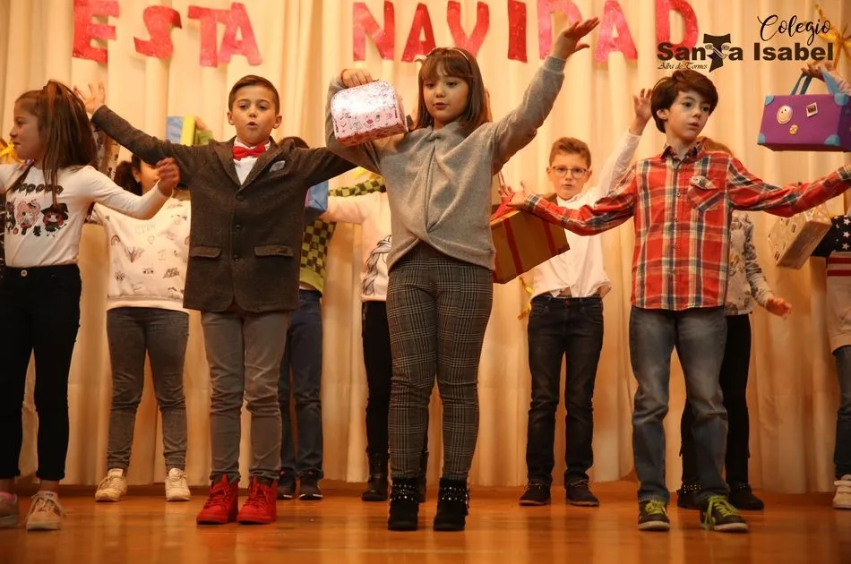 Foto 10 - Finalizan las actuaciones navide&ntilde;as en el Colegio Santa Isabel
