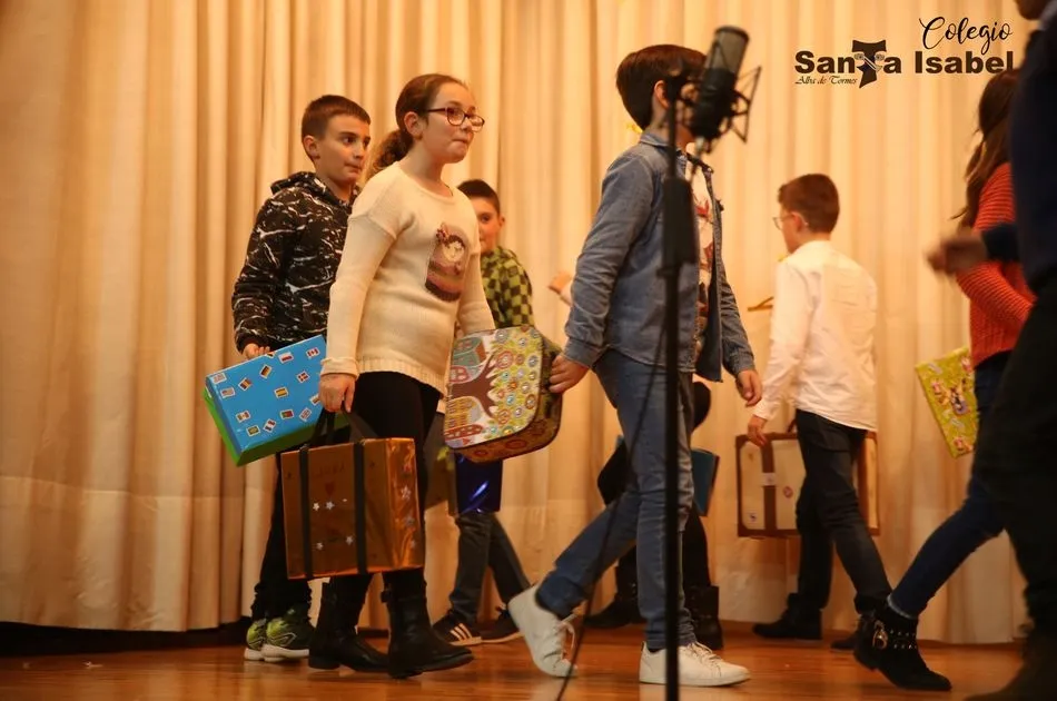 Foto 8 - Finalizan las actuaciones navide&ntilde;as en el Colegio Santa Isabel