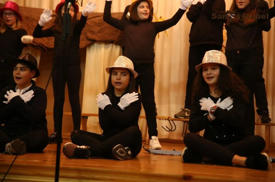 Foto 4 - Finalizan las actuaciones navide&ntilde;as en el Colegio Santa Isabel