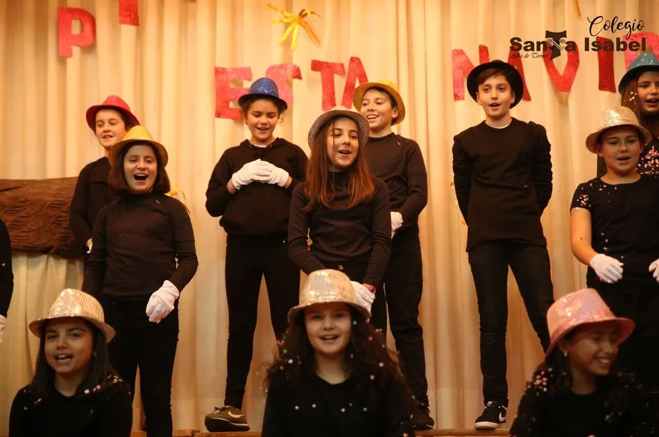 Foto 3 - Finalizan las actuaciones navide&ntilde;as en el Colegio Santa Isabel