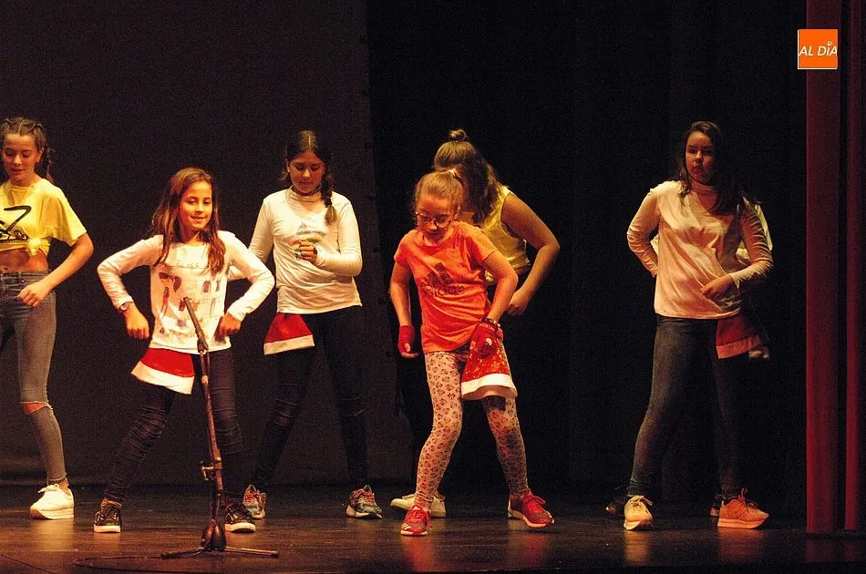 Foto 10 - El Colegio Mir&oacute;briga festeja la Navidad con una doble funci&oacute;n con mucho ritmo  
