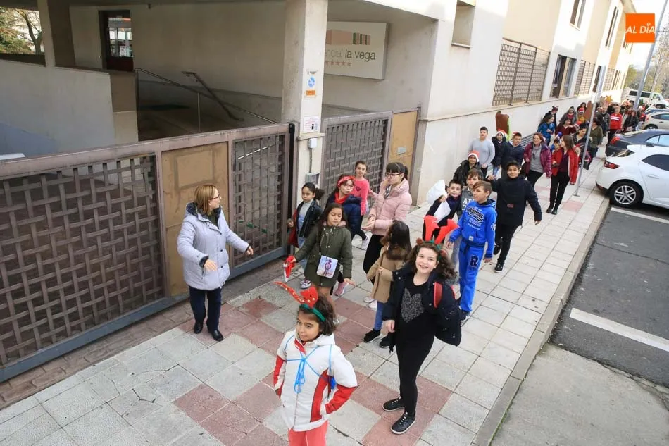 Foto 11 - El CEIP Lazarillo de Tormes ofrece su pasacalles musical a todos los vecinos de Chamber&iacute;  