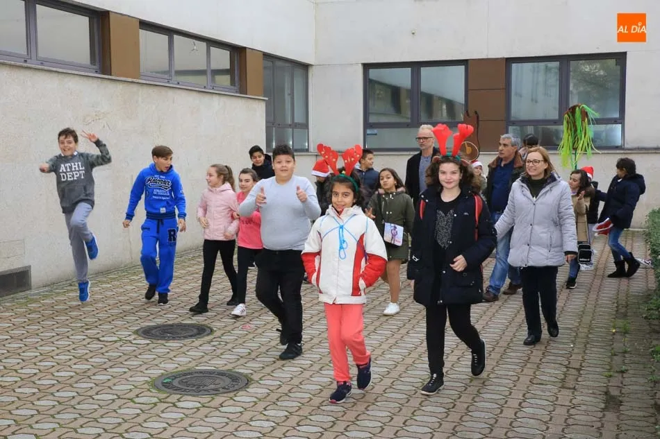 Foto 9 - El CEIP Lazarillo de Tormes ofrece su pasacalles musical a todos los vecinos de Chamber&iacute;  