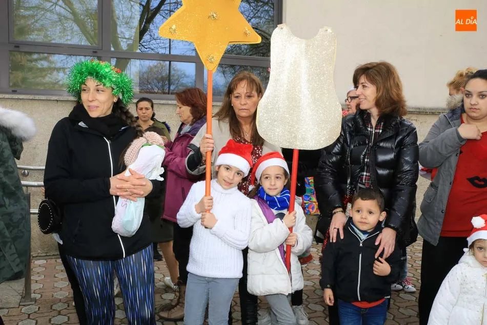 Foto 7 - El CEIP Lazarillo de Tormes ofrece su pasacalles musical a todos los vecinos de Chamber&iacute;  