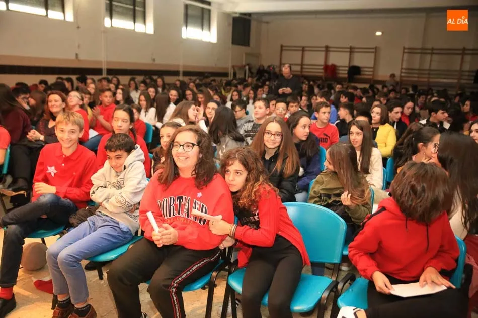 Foto 4 - Alumnos del Colegio San Juan Bosco disfrutan de un encuentro intergeneracional  