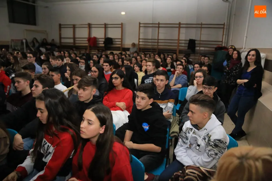 Foto 2 - Alumnos del Colegio San Juan Bosco disfrutan de un encuentro intergeneracional  