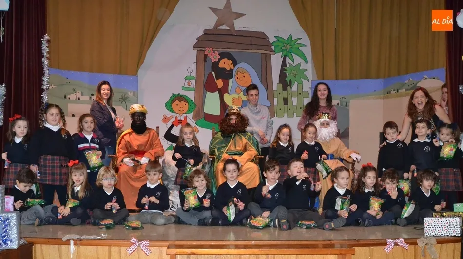 El Colegio Misioneras-Santa Teresa recibe a los Reyes Magos antes de irse de vacaciones  