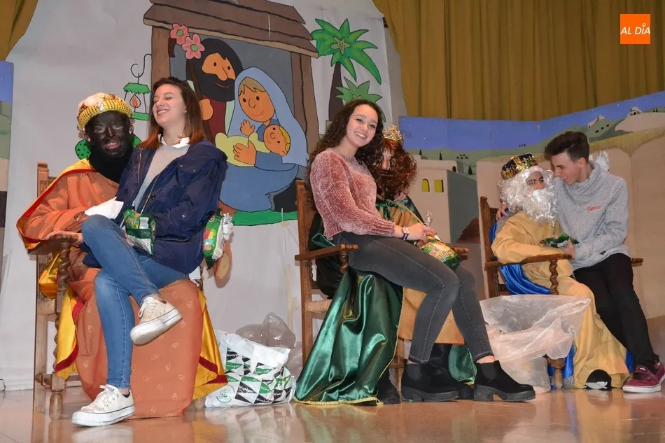Foto 11 - El Colegio Misioneras-Santa Teresa recibe a los Reyes Magos antes de irse de vacaciones  
