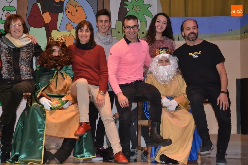 Foto 7 - El Colegio Misioneras-Santa Teresa recibe a los Reyes Magos antes de irse de vacaciones  