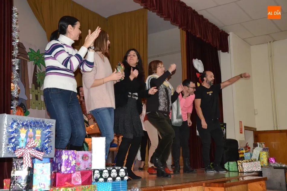 Foto 2 - El Colegio Misioneras-Santa Teresa recibe a los Reyes Magos antes de irse de vacaciones  