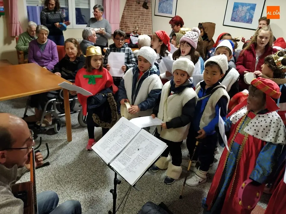 Foto 3 - La residencia de mayores festeja la Navidad a ritmo de villancico