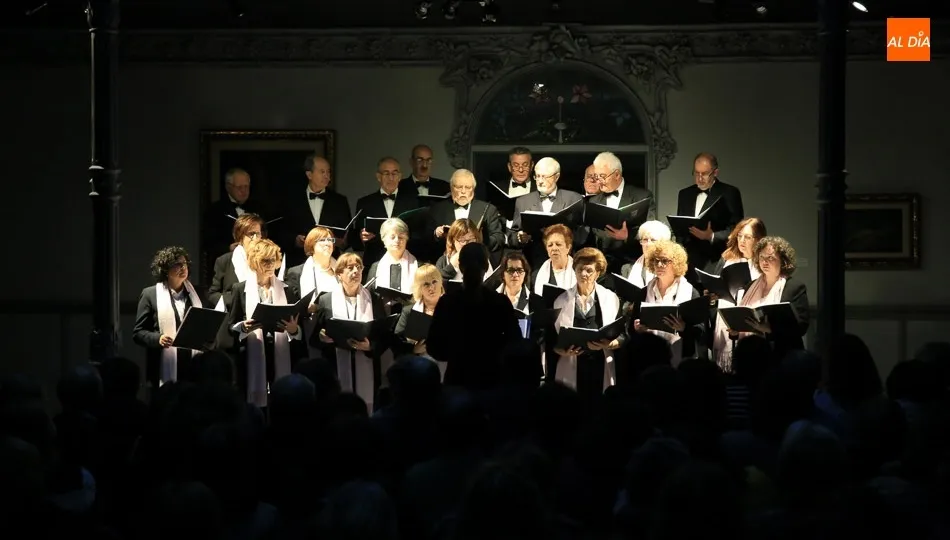 La Coral Salmantina ofrece un magistral concierto de Navidad en el Museo Casa Lis