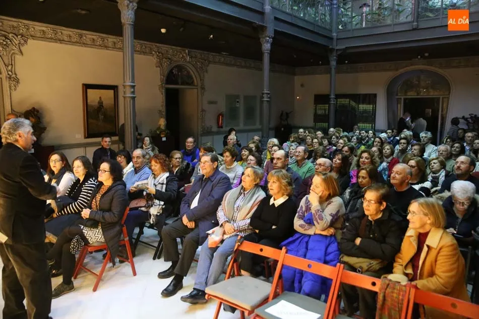 Foto 9 - La Coral Salmantina ofrece un magistral concierto de Navidad en el Museo Casa Lis