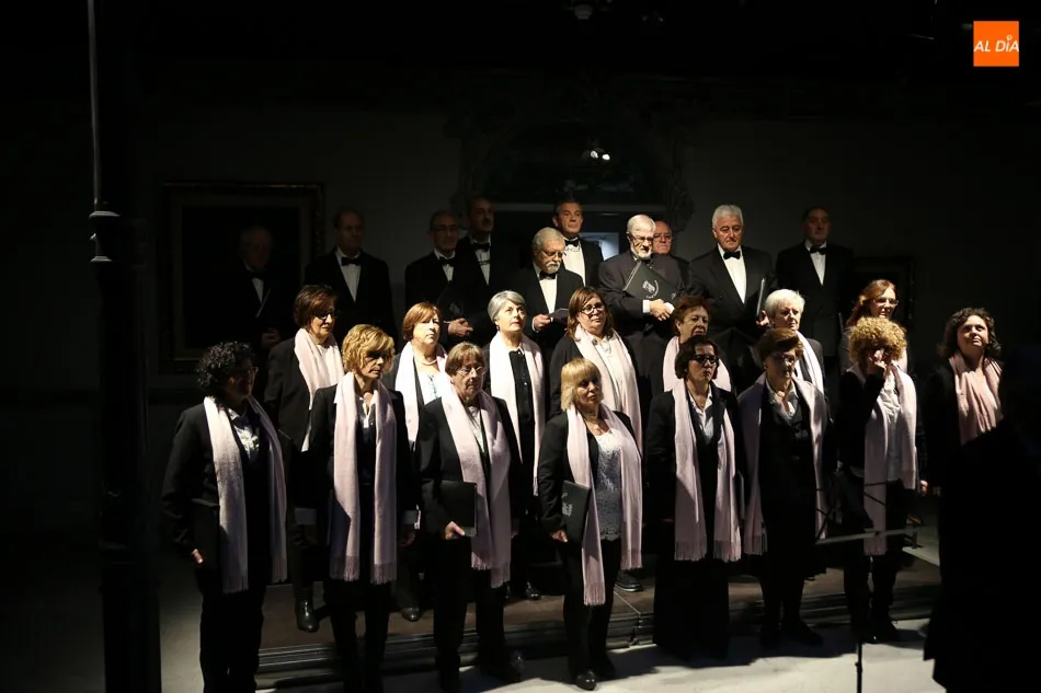 Foto 8 - La Coral Salmantina ofrece un magistral concierto de Navidad en el Museo Casa Lis