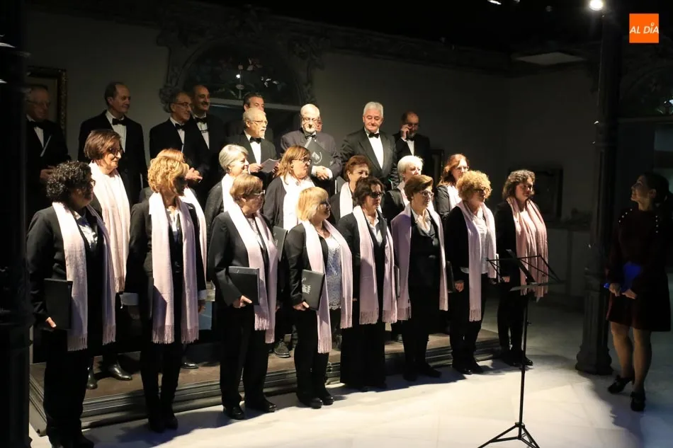 Foto 7 - La Coral Salmantina ofrece un magistral concierto de Navidad en el Museo Casa Lis