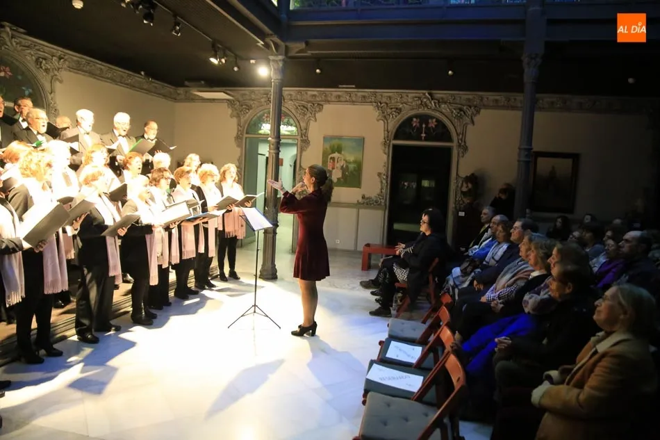 Foto 4 - La Coral Salmantina ofrece un magistral concierto de Navidad en el Museo Casa Lis