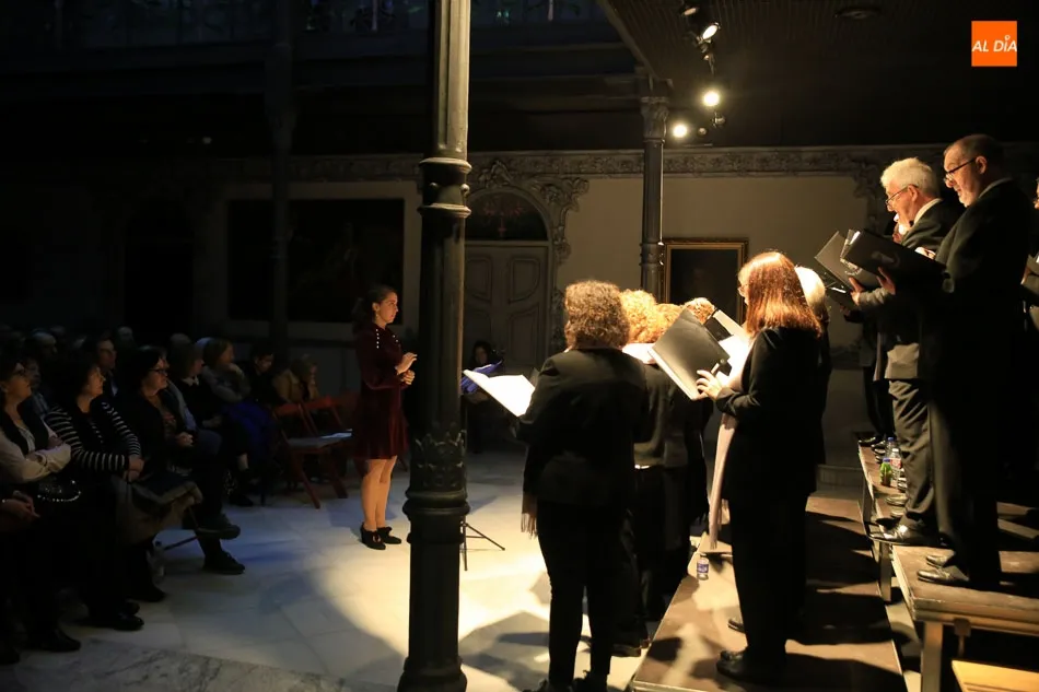 Foto 2 - La Coral Salmantina ofrece un magistral concierto de Navidad en el Museo Casa Lis