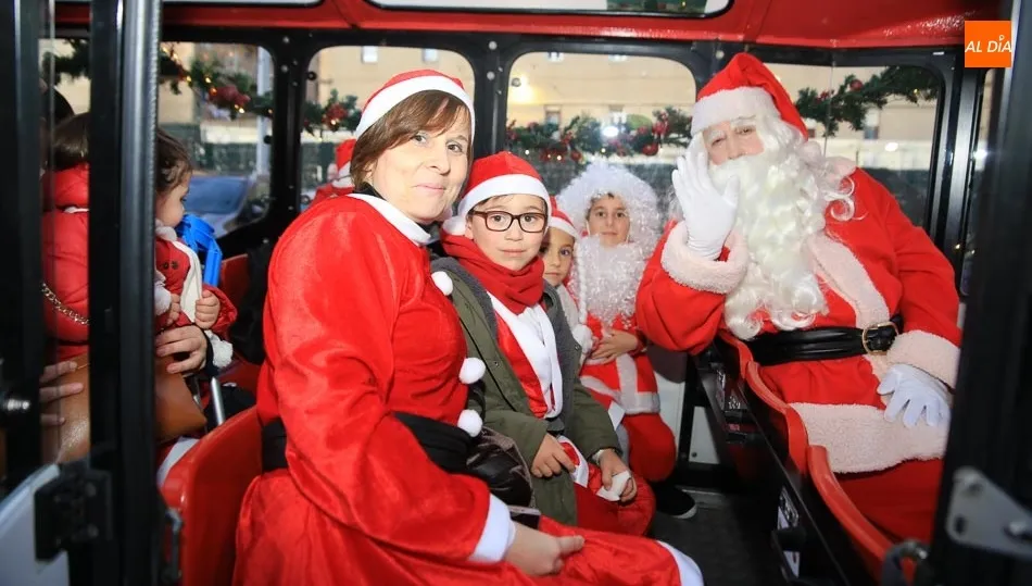 Papá Noel llega a Salamanca cargado de regalos para grandes y pequeños