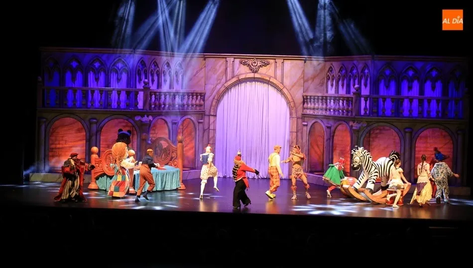 ‘Galtük, un sueño de Navidad’ emociona y divierte al público salmantino