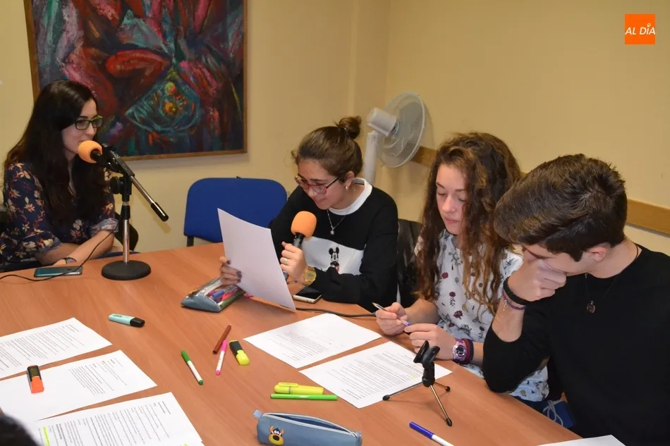 Radio i despide el año con una emisión en directo con varias entrevistas  