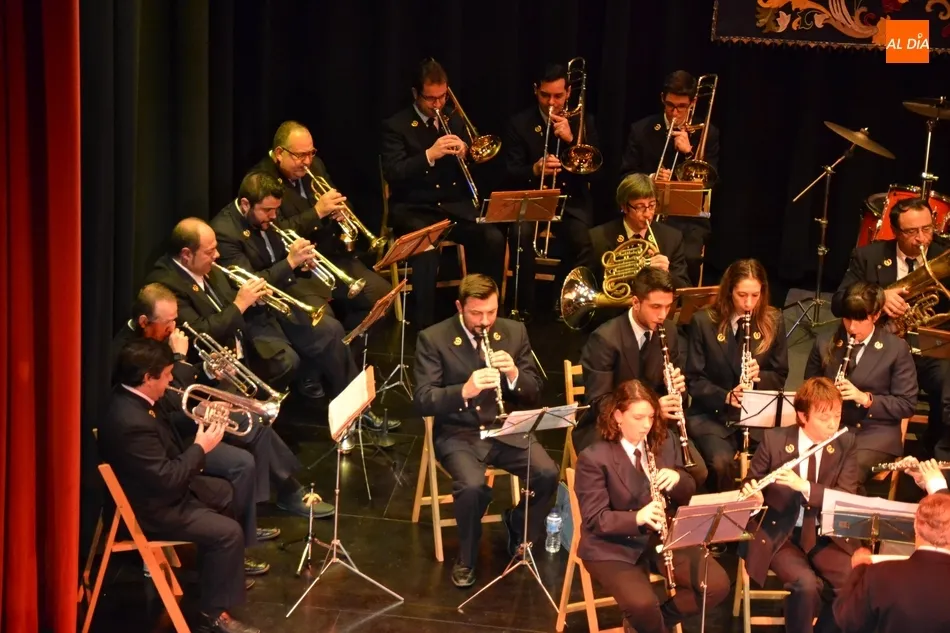 Foto 8 - Bajo respaldo del p&uacute;blico mirobrigense a la actuaci&oacute;n de su Banda Municipal  