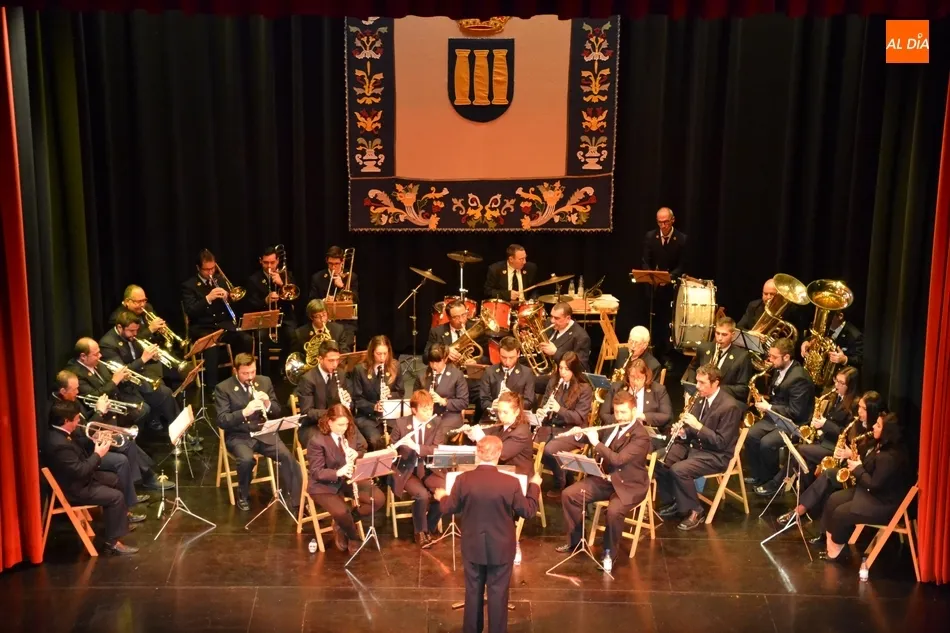 Bajo respaldo del público mirobrigense a la actuación de su Banda Municipal  