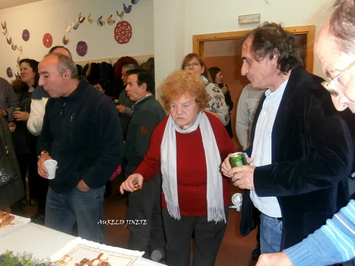 Foto 6 - Los alumnos del CEPA El Inestal&nbsp;se marchan de vacaciones organizado una animada tarde festiva