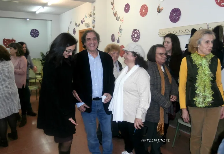 Foto 3 - Los alumnos del CEPA El Inestal&nbsp;se marchan de vacaciones organizado una animada tarde festiva