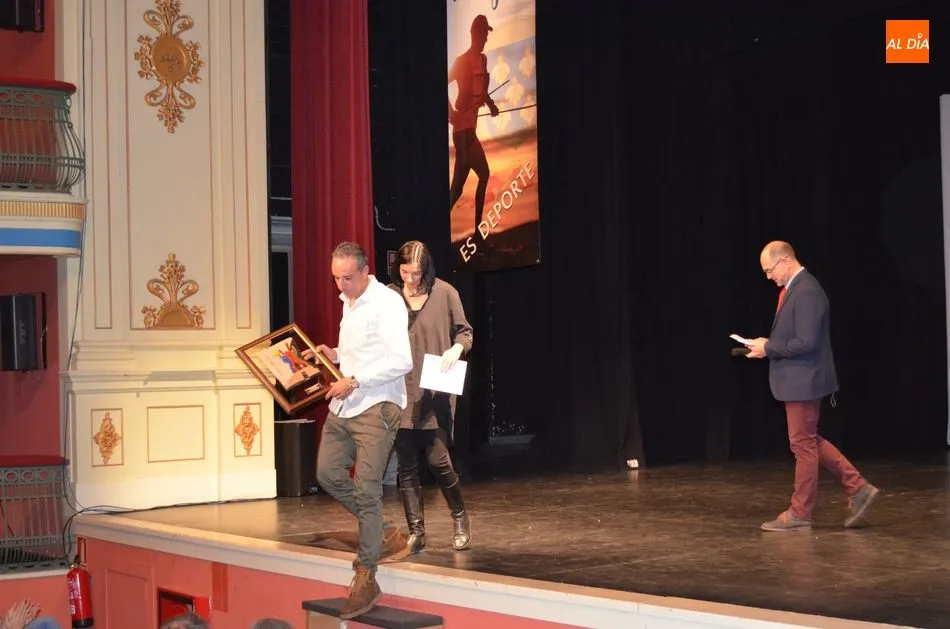 Foto 8 - &Aacute;ngela Nieto y Alfredo Gil se alzan con los premios absolutos de la Gala del Deporte bejarano  