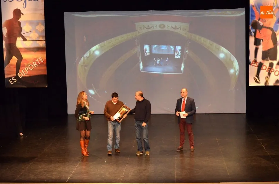Foto 9 - &Aacute;ngela Nieto y Alfredo Gil se alzan con los premios absolutos de la Gala del Deporte bejarano  