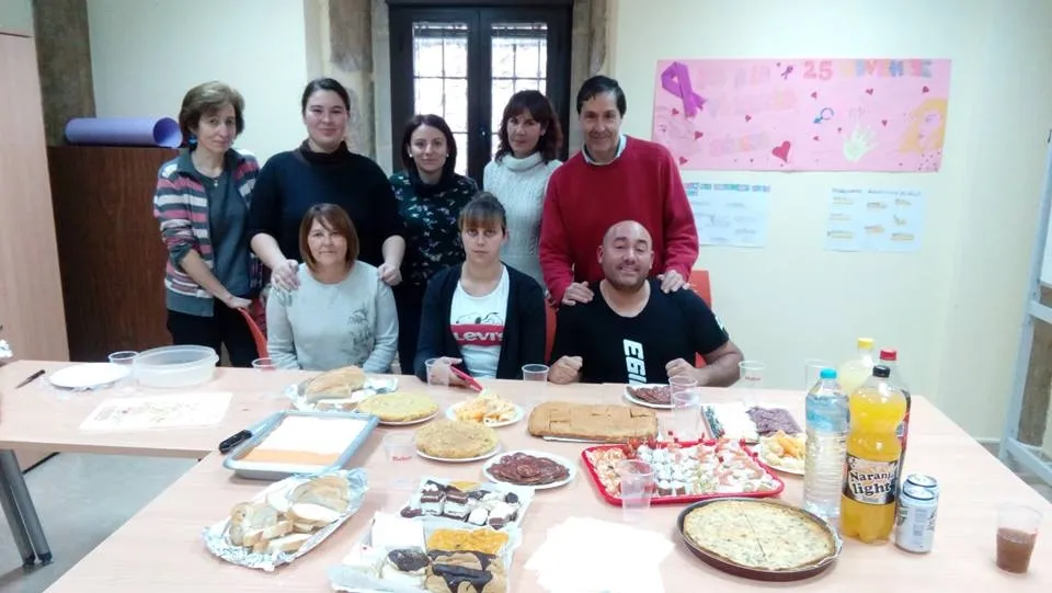 Foto 3 - La acci&oacute;n &lsquo;Alto &Aacute;gueda Sociosanitaria III&rsquo; hace un alto con amigo invisible incluido  