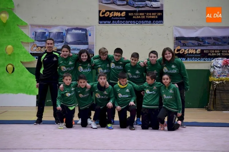 Foto 11 - Las Escuelas Piensos Dur&aacute;n Albense se presentan en la tradicional gala de Navidad
