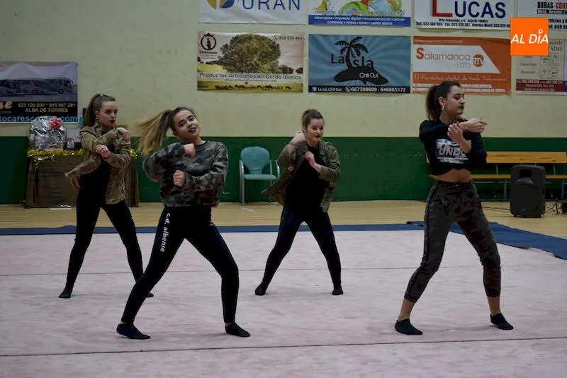 Foto 7 - Las Escuelas Piensos Dur&aacute;n Albense se presentan en la tradicional gala de Navidad