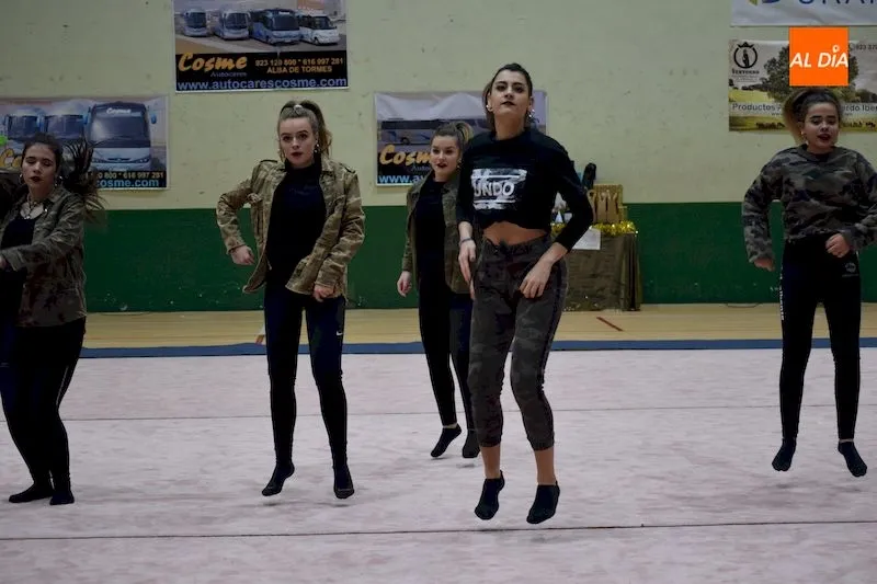Foto 6 - Las Escuelas Piensos Dur&aacute;n Albense se presentan en la tradicional gala de Navidad