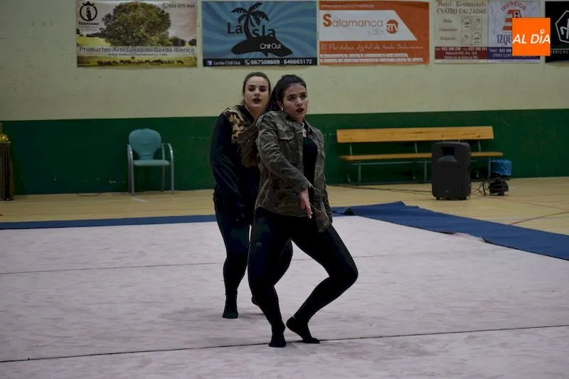 Foto 2 - Las Escuelas Piensos Dur&aacute;n Albense se presentan en la tradicional gala de Navidad