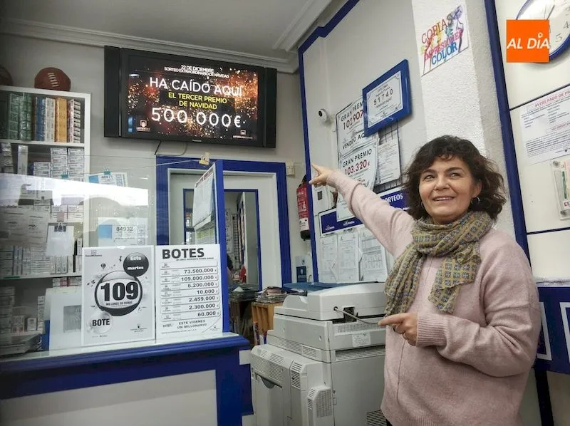 El tercer premio se repartió en la administración de la calle Maestro Jiménez